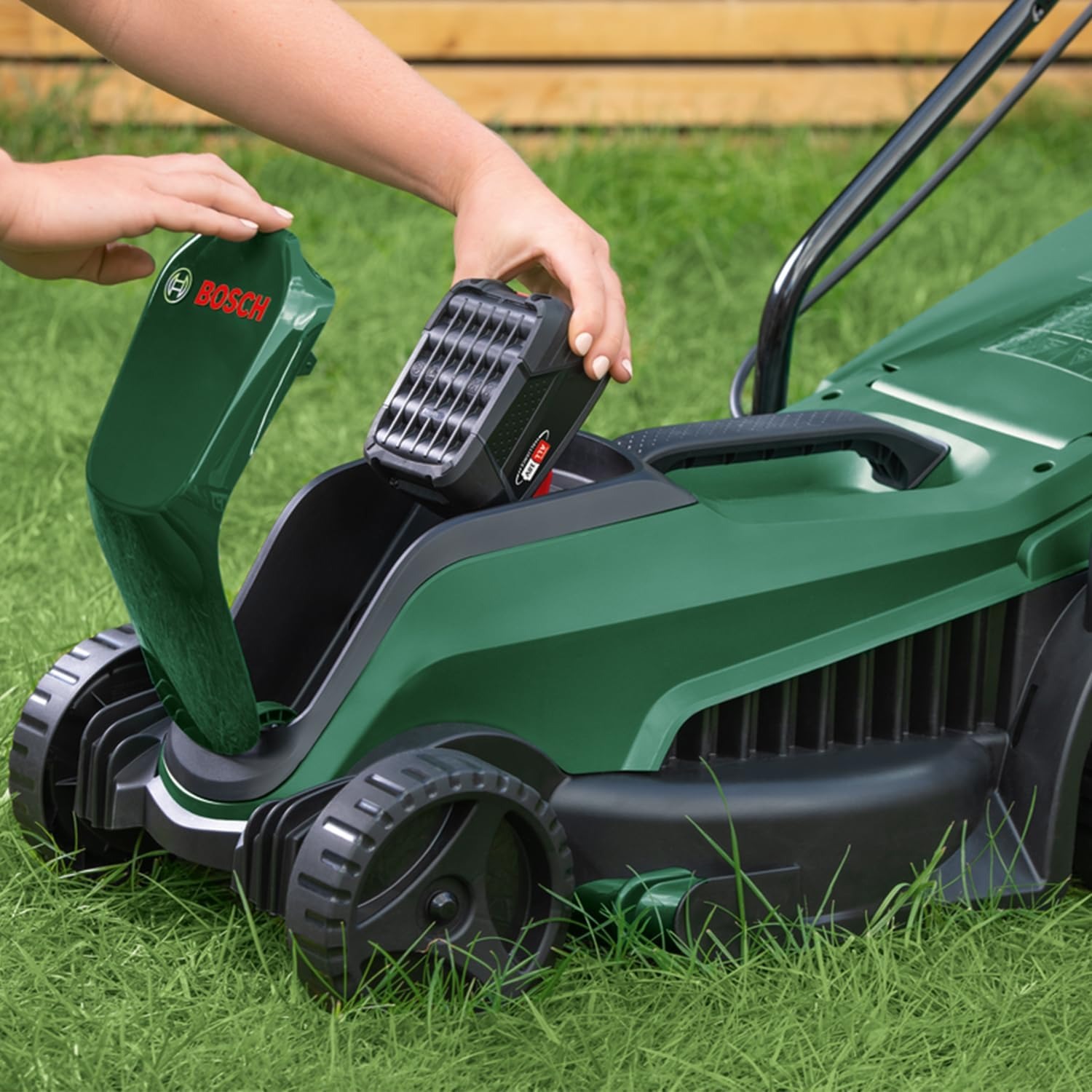 Bosch 18V Cordless Mower and Trimmer Kit with 4.0Ah Battery and Fast Charger: image 3